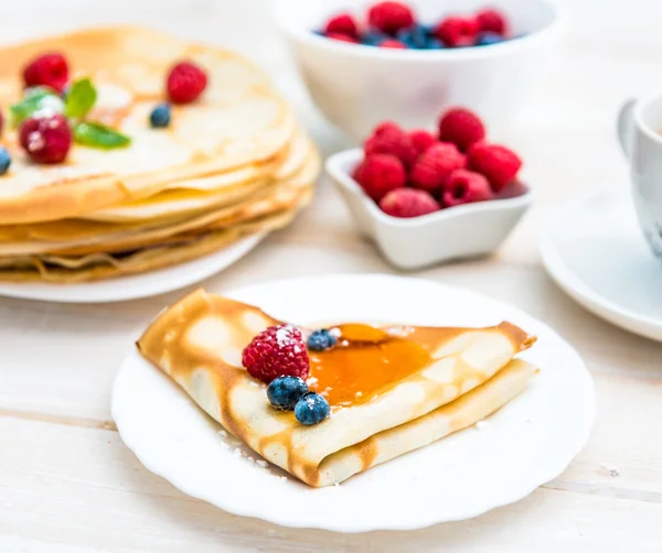 Ontbijt met pannenkoeken — Stockfoto