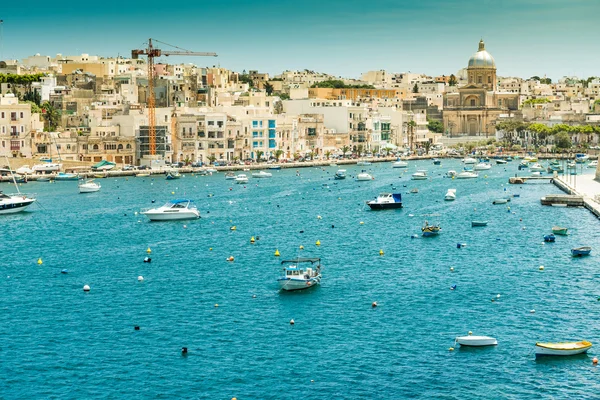 Iates e barcos do plano wiev para Valletta em Malta — Fotografia de Stock