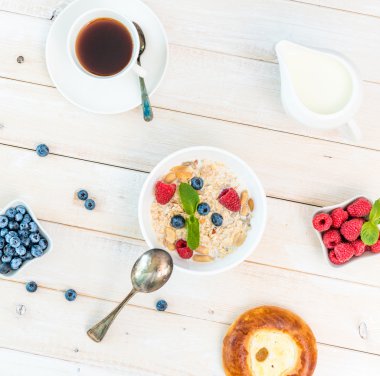 Müsli ile sağlıklı bir kahvaltı.