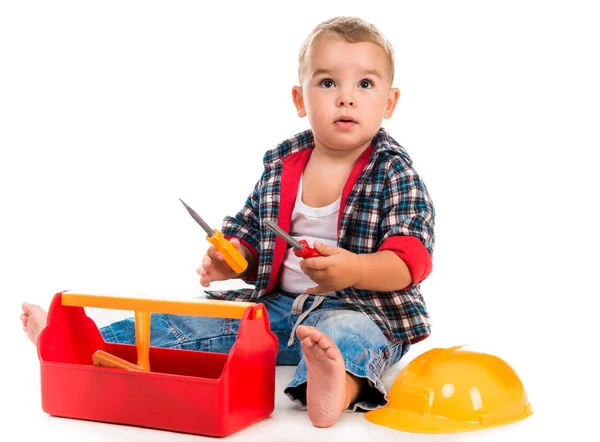 Мальчик играет в игрушечные инструменты — стоковое фото