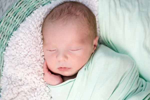 Nappy yeni doğan bebek — Stok fotoğraf