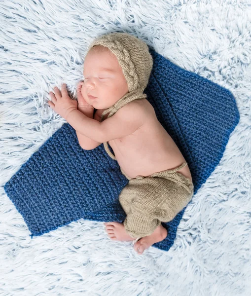 Bovenaanzicht van een pasgeboren baby — Stockfoto