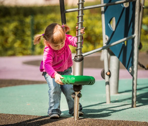 Menina no parque infantil — Fotografia de Stock