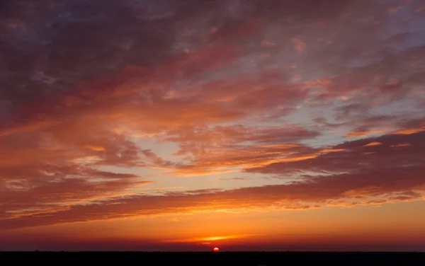 Schöne Wolken bei Sonnenuntergang — Stockfoto