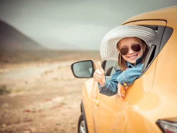 Little girl traveling by car — Stock Photo, Image