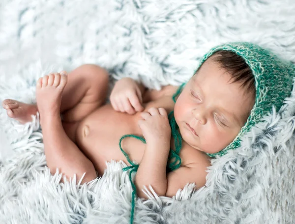 Newborn boy sleeping on grey blanket — Stock Photo, Image