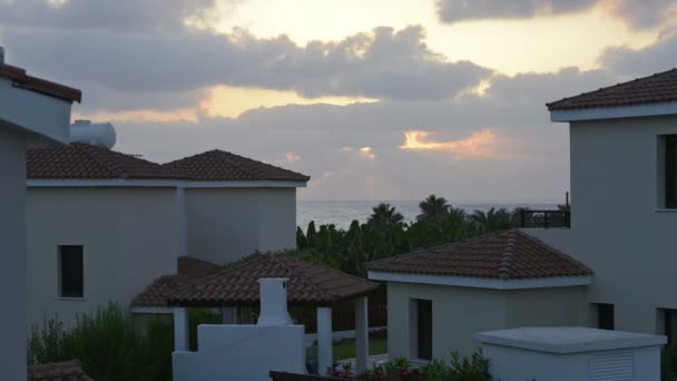 Sunset over luxurious holiday beach villas for rent — Stock Footage Sunset over luxurious holiday beach villas for rent Stock Video