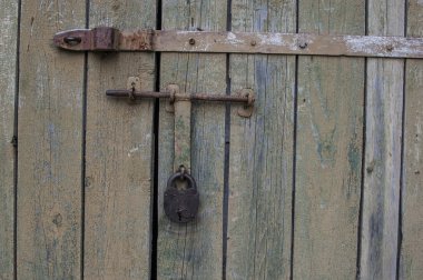 eski kapı kapı asma kilit
