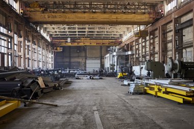 Terkedilmiş metal işleme tesisi içinde. Metal işleme fabrikası. Riga. Letonya.