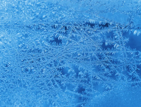 Kış camında buz deseni