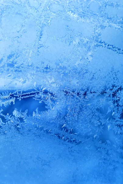 Padrão de gelo natural no vidro de inverno — Fotografia de Stock
