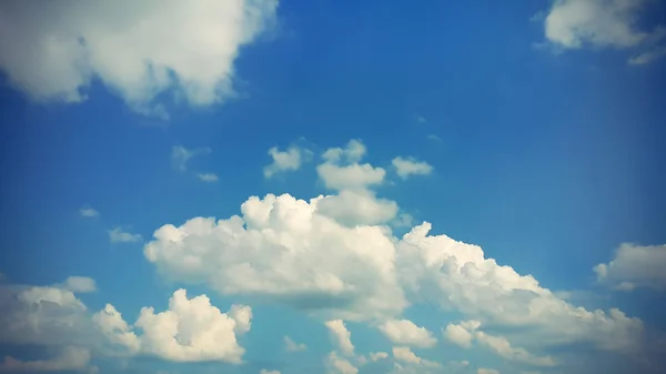 Beautiful sky with white clouds — Stock Photo, Image