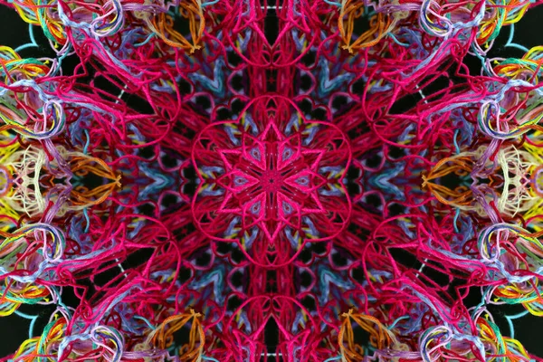 3次元効果を持つ黒の背景に明るい色の糸の抽象パターン — ストック写真