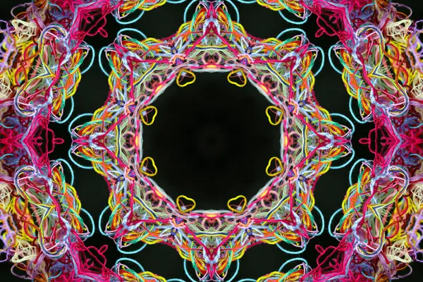 3次元効果を持つ黒の背景に明るい多色の糸の抽象パターン — ストック写真