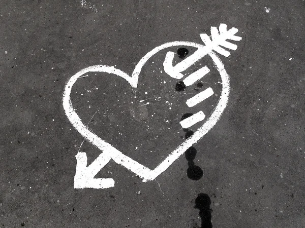 Symbole d'amour abstrait sur la chaussée — Photo