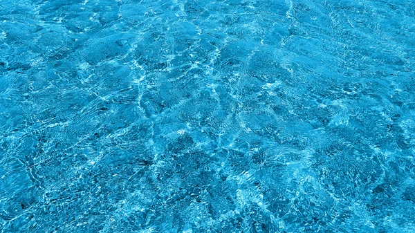 Leuchtend blaues Wasser Wellen Hintergrund — Stockfoto