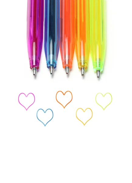 Parlak renkli kalemler ve soyut Kalpler — Stok fotoğraf