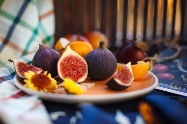 incir plaka üzerinde