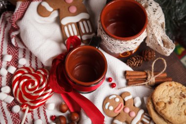 tatil Dekorasyon üzerinde bardak