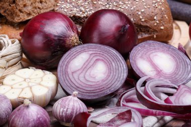 soğan, ekmek ve sarımsak