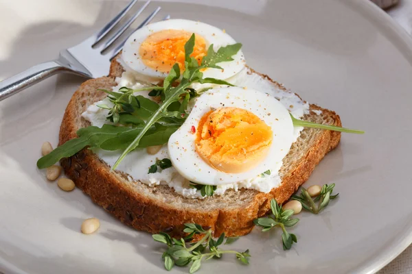 Sandwich with eggs — Stock Photo, Image