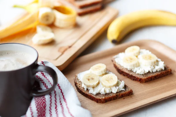 Smörgås med banan — Stockfoto