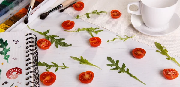 Cherry tomatoes ans arugula — Stock Photo, Image