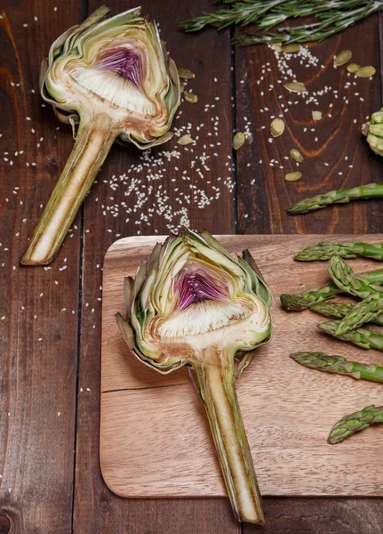 Artochoke 및 aspargus — 스톡 사진