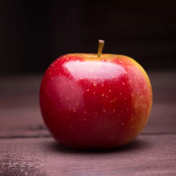 Κόκκινο ώριμο μήλο — Φωτογραφία Αρχείου
