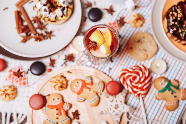 Doces de Natal e bebidas quentes — Fotografia de Stock