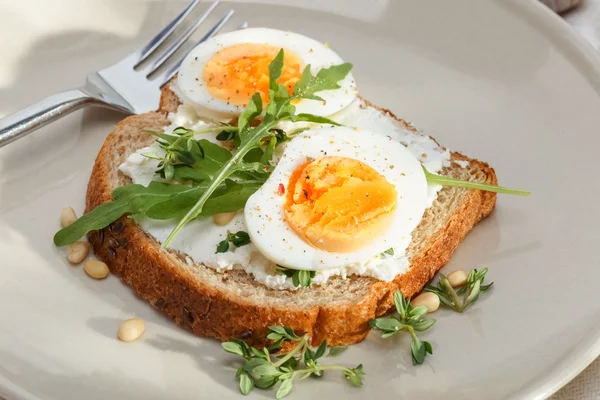 Bocadillos con huevos —  Fotos de Stock