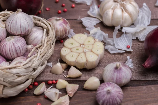 Frische Gewürze auf dem Schreibtisch — Stockfoto