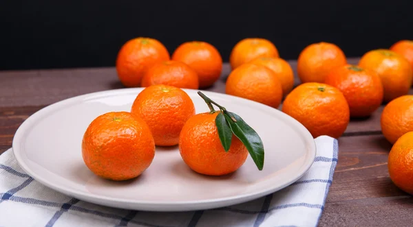 Três tangerinas — Fotografia de Stock