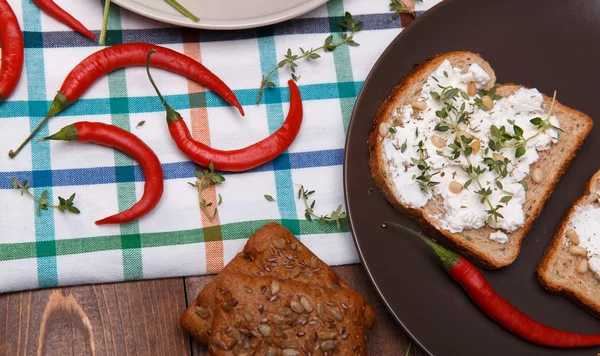 Sandwich mit Weichkäse — Stockfoto