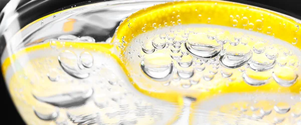 Zitrone im Glas — Stockfoto