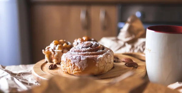 Kahve ile tarçınlı kek — Stok fotoğraf