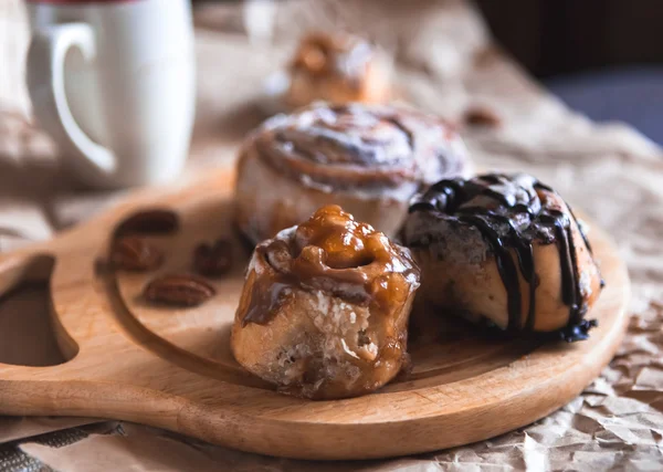 Cinnamon cake with coffee — Stock Photo, Image