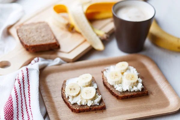 Kanapka z bananem — Zdjęcie stockowe