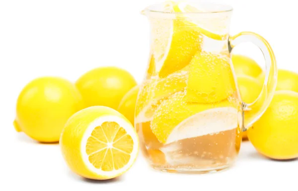 Frisches Zitronenwasser — Stockfoto
