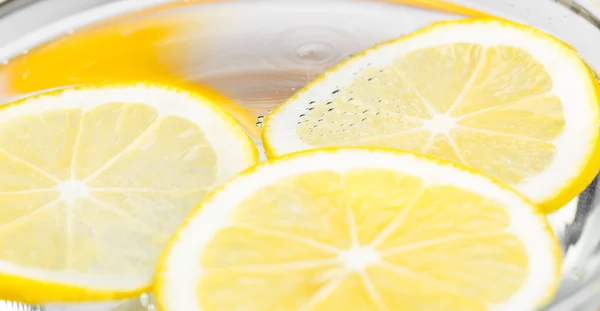 Primer plano en rodajas de limón —  Fotos de Stock