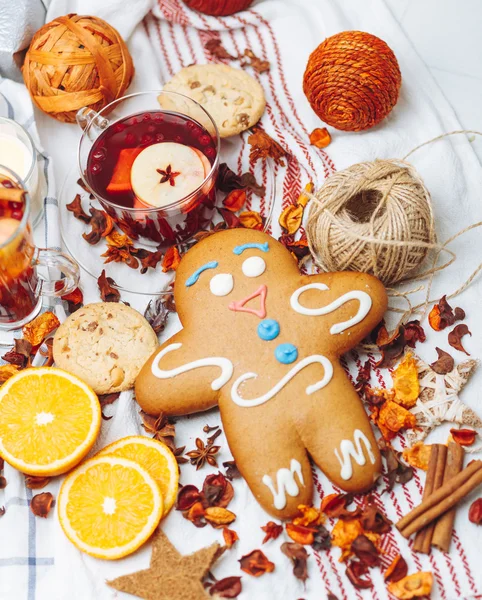 Gingerbread among pieces of fruits — Stock Photo, Image