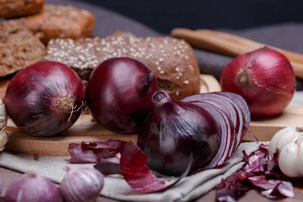 Soğan, ekmek ve sarımsak — Stok fotoğraf