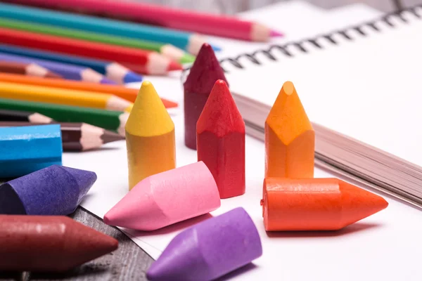 Colorful crayons and pencils — Stock Photo, Image