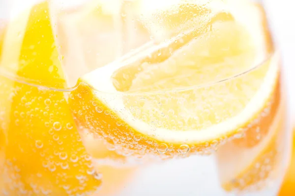 Limón en vidrio — Foto de Stock