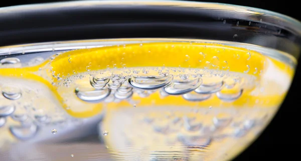 Limão em vidro — Fotografia de Stock