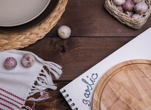 Knoblauch auf dem Schreibtisch — Stockfoto