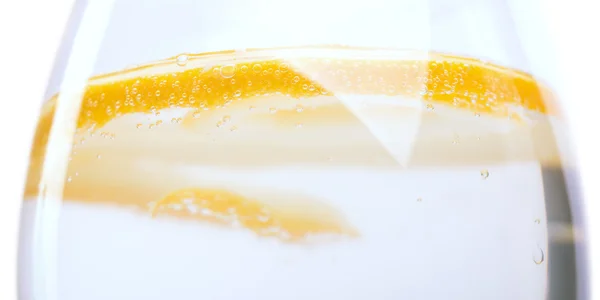 在玻璃中的柠檬 — 图库照片