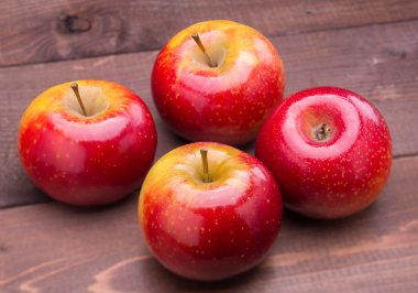 Olgun kırmızı elmalar