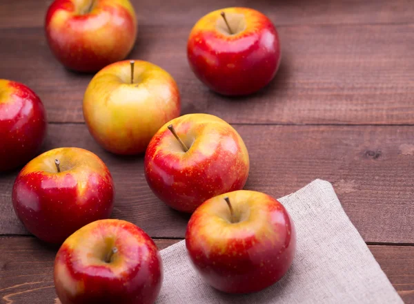 Rote reife Äpfel — Stockfoto