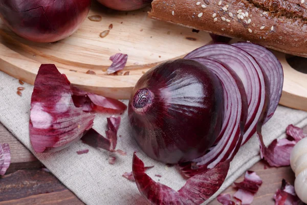 Zwiebeln, Brot und Knoblauch — Stockfoto